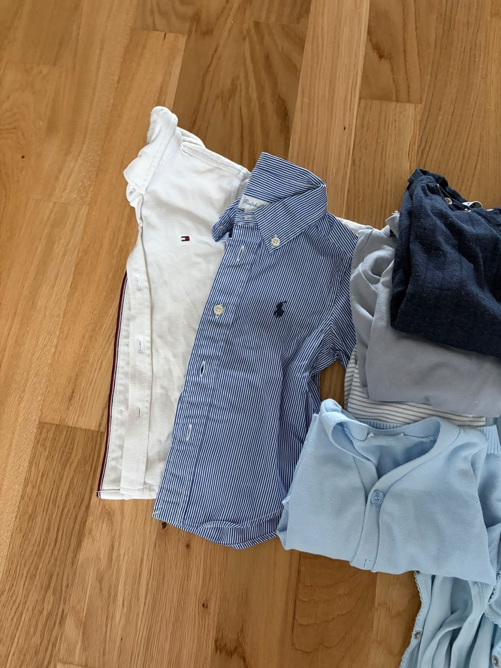 Kleiderpakete & -sets: 12 Monate Jungs Marken Kleider Set – Gebraucht aus Cham von WFRRichter 1