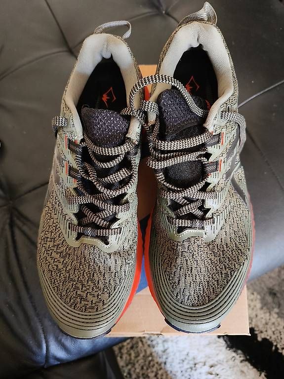 Scarpe da uomo: Chaussures Asics  neuves – Usato da Lausanne venduto da Gls_j 1