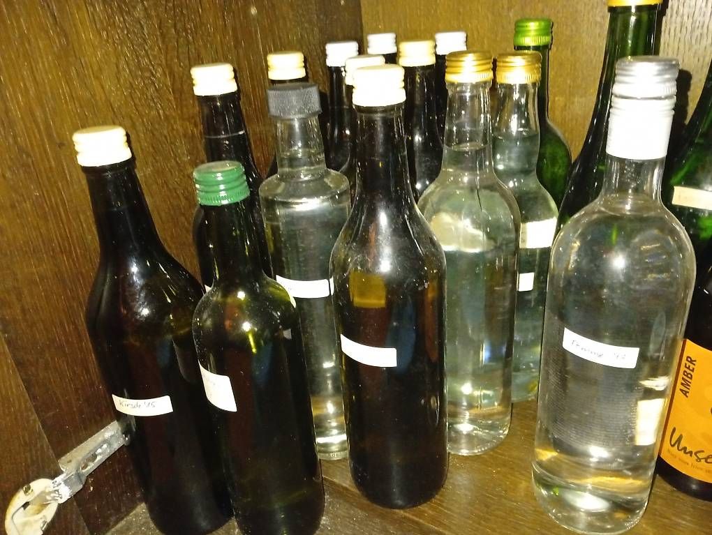 Bicchieri, Caraffe & Bottiglie: Kirsch etc – Nuovo e nell'imballaggio originale da Prez-vers-Noréaz venduto da ben_gjn8 1