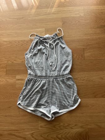 Bequemer Short-Jumpsuit mit Streifen, Grösse S, neuwertig
