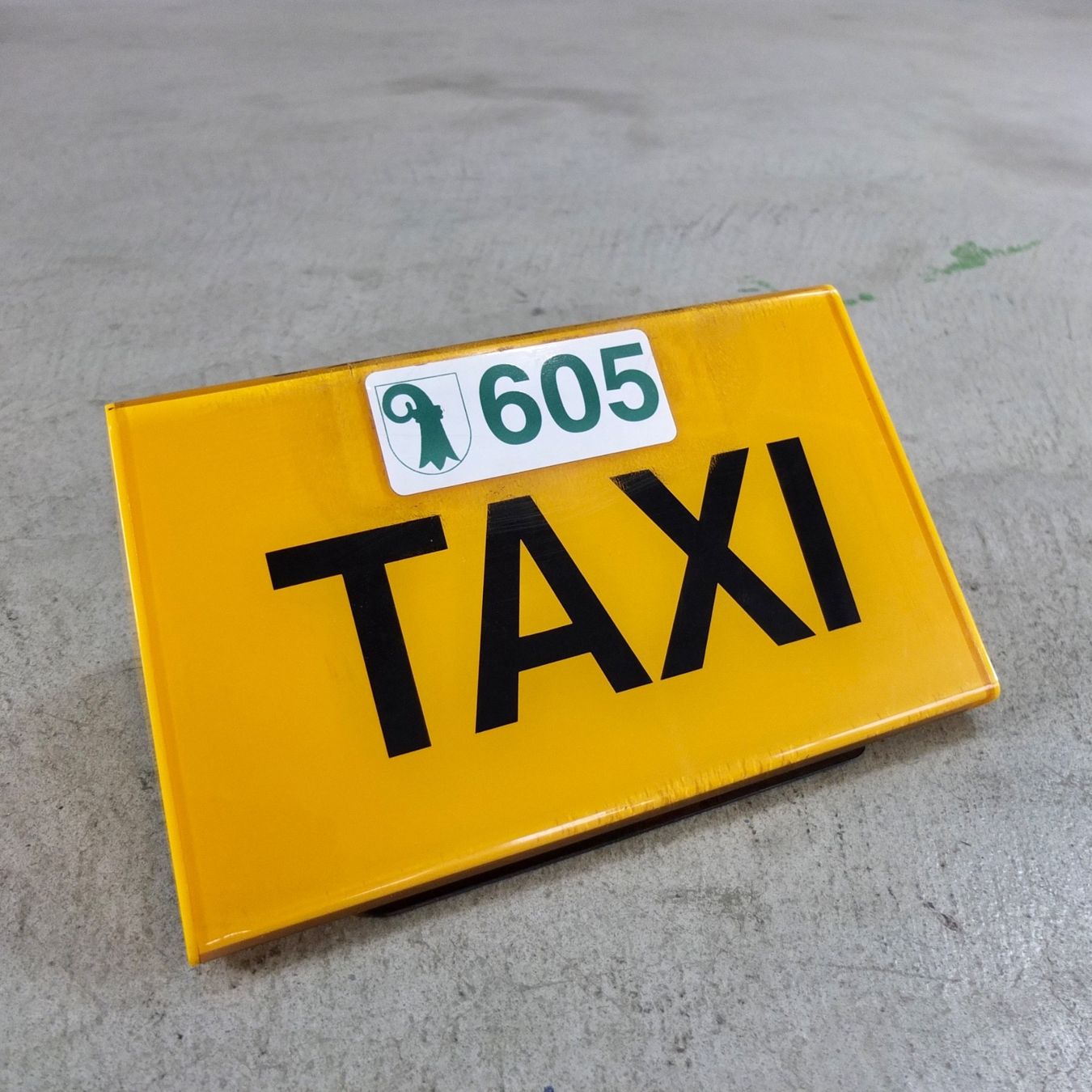 Insegne: Original Basel Taxi-Dachzeichen 605 – Usato da Basel venduto da Brocki-auf-dem-Wolf 1
