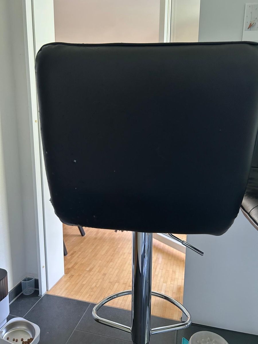 Tavoli: Ab 1.- Bartisch weiss und 2 Barhocker schwarz – Usato da Seuzach venduto da lb_collectr 6