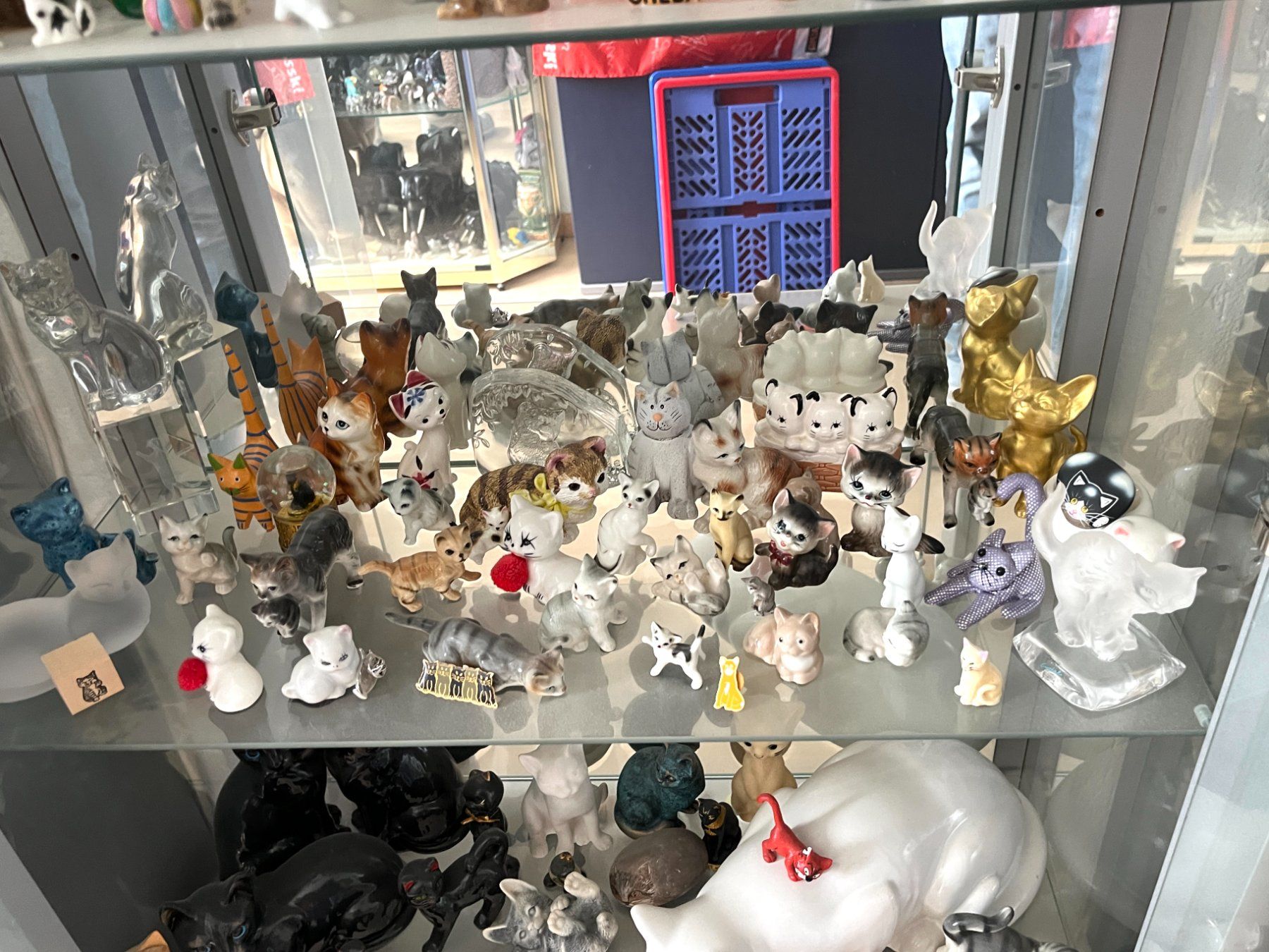 Statuette: Sammlung Katzenfiguren (optional mit Vitrine) – Usato da Zürich venduto da Allrounders 4