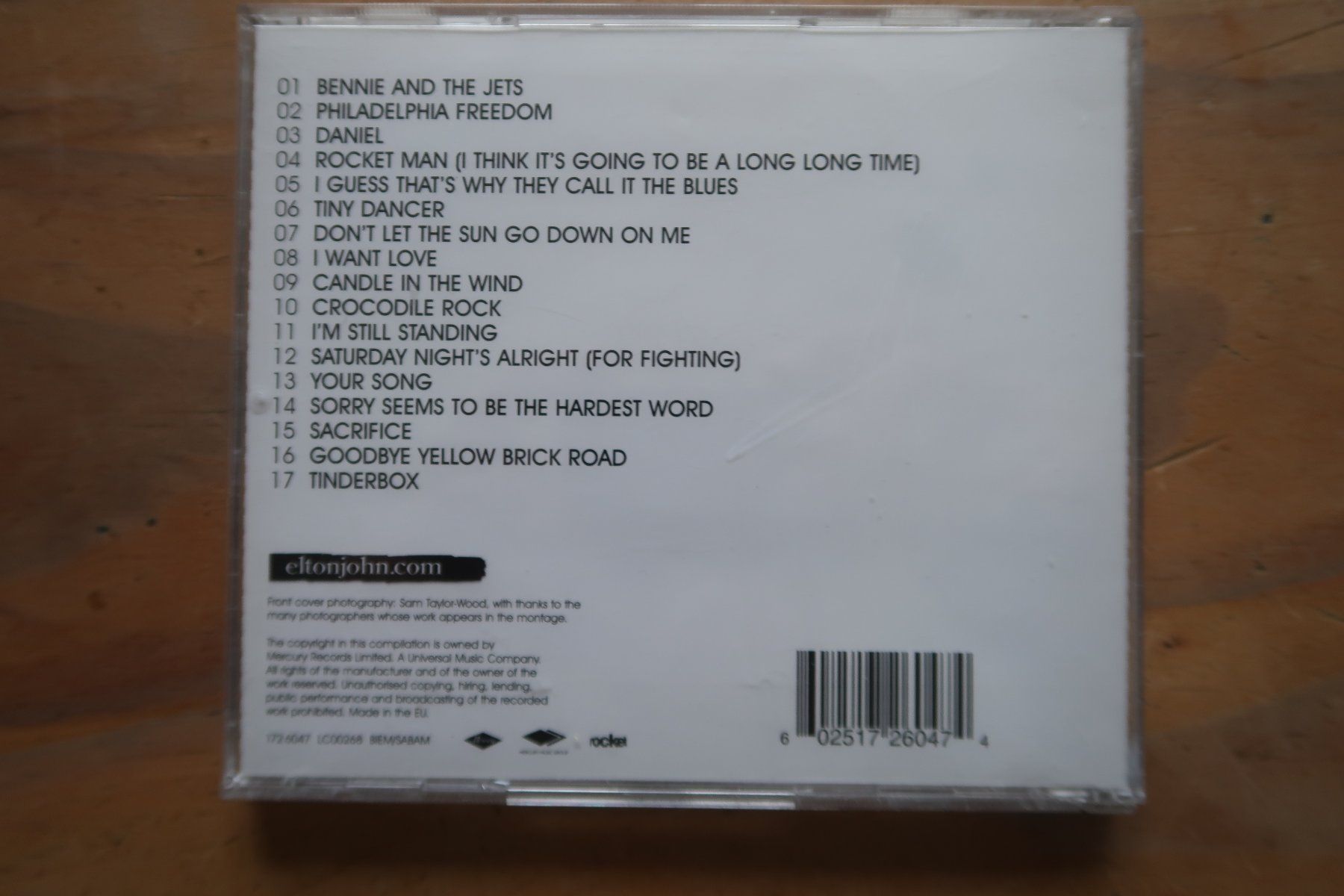 CD: ELTON JOHN - ROCKET MAN - THE DEFINITIVE HITS - CD – Usato da Basel venduto da Patiscat 1