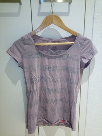fliederfarbenes Esprit T-shirt in Grösse M