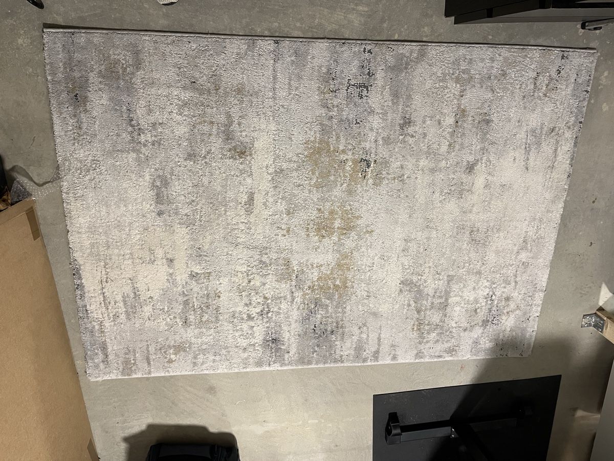Tappeti: Tapis Gris – Usato da Düdingen venduto da Crunchy_Dwarf 1