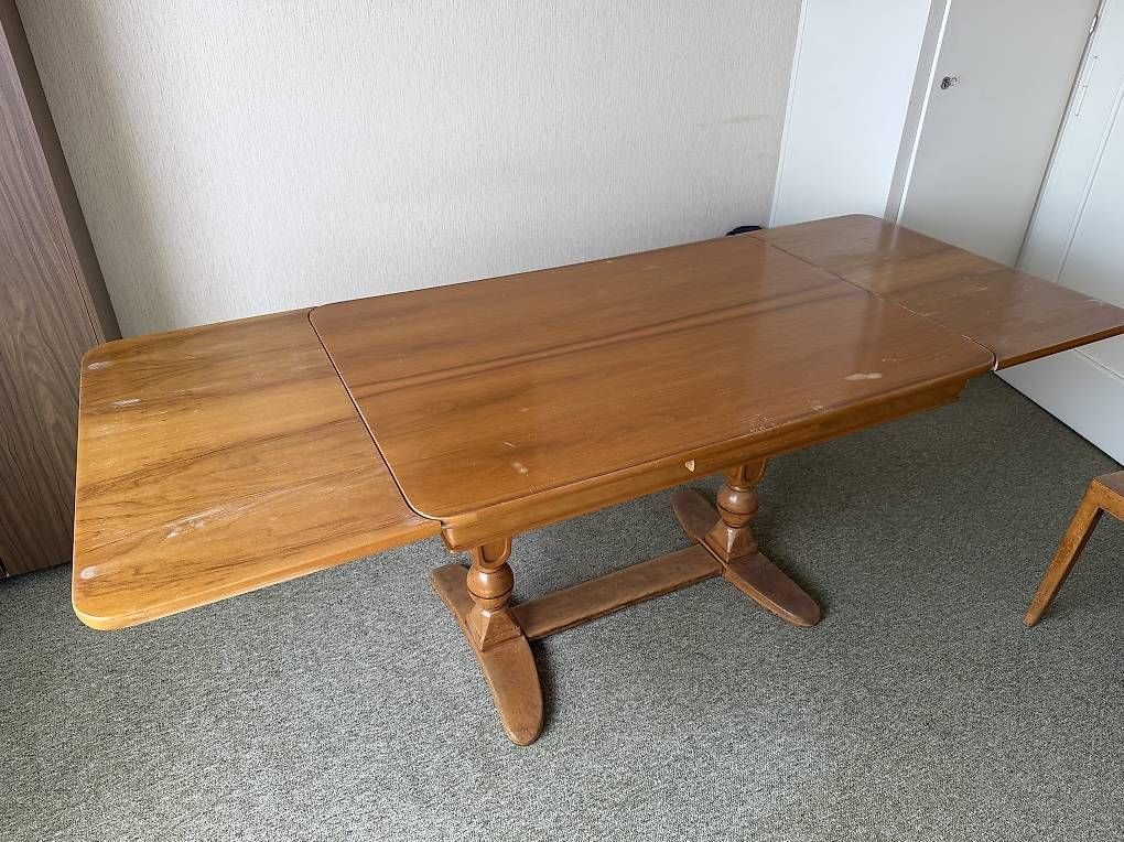Tavoli: Alter Holztisch, ausziehbar – Usato da Hinterkappelen venduto da Metal-art 4