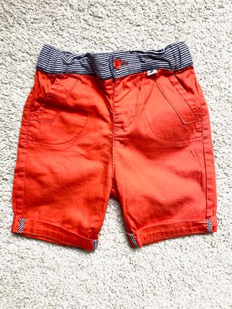 Coole kurze Hose, Grösse 86, Sommer-Look für kleine Jungs!