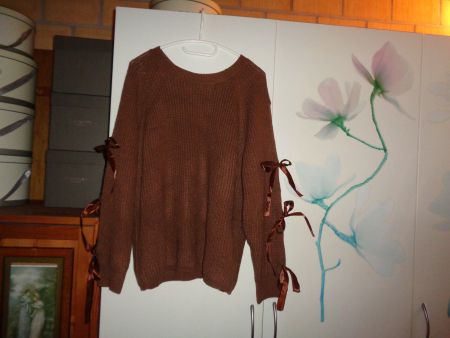 *** Hübscher Pullover *** / mit Schlaufen ab 1.00