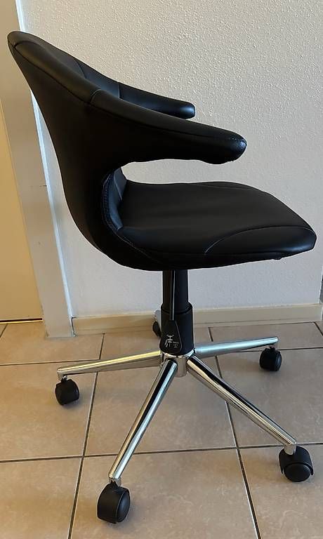 Sessel: Fauteuil de bureau cabriolet noir – Gebraucht aus Cheseaux-Lausanne von fre_qh6v