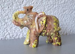 Elefant aus Rosenmarmor