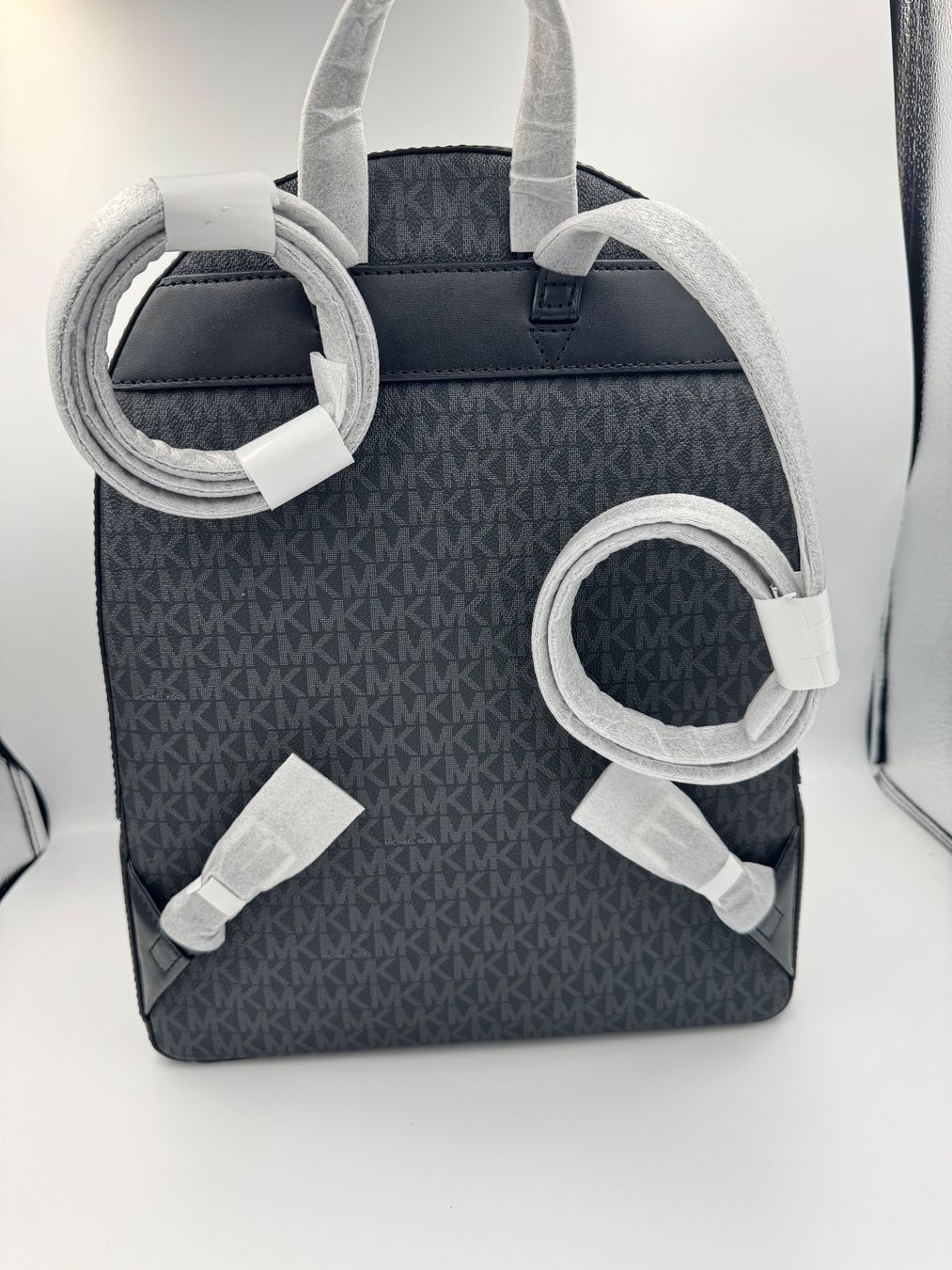 Michael Kors Rucksäcke: Michael Kors Rucksack Large black mit MK Logo – Neu und originalverpackt aus Wiedlisbach von Sistershop 2