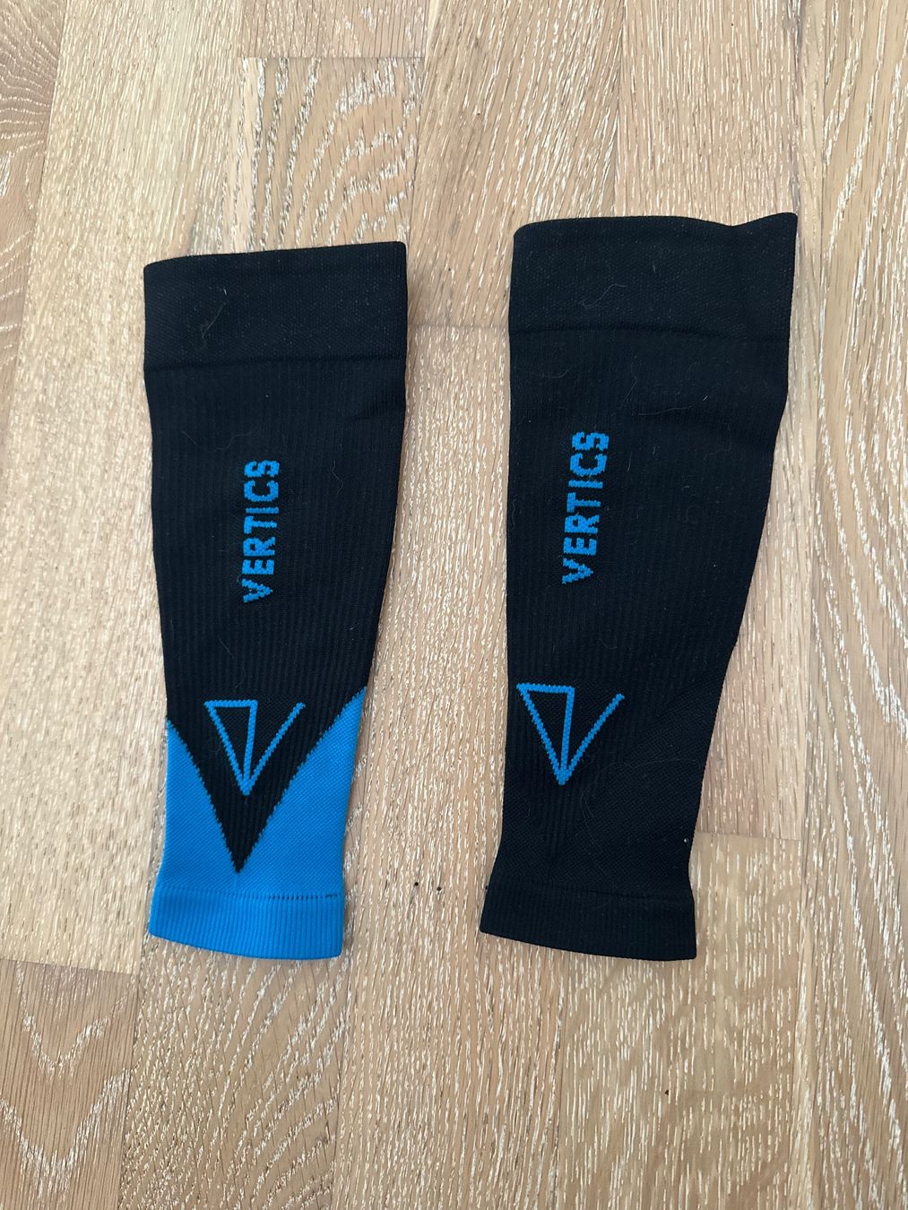 Top: Neuwertige Vertics Sleeves Gr. S – Nuovo (secondo la descrizione) da Aarwangen venduto da sajo33