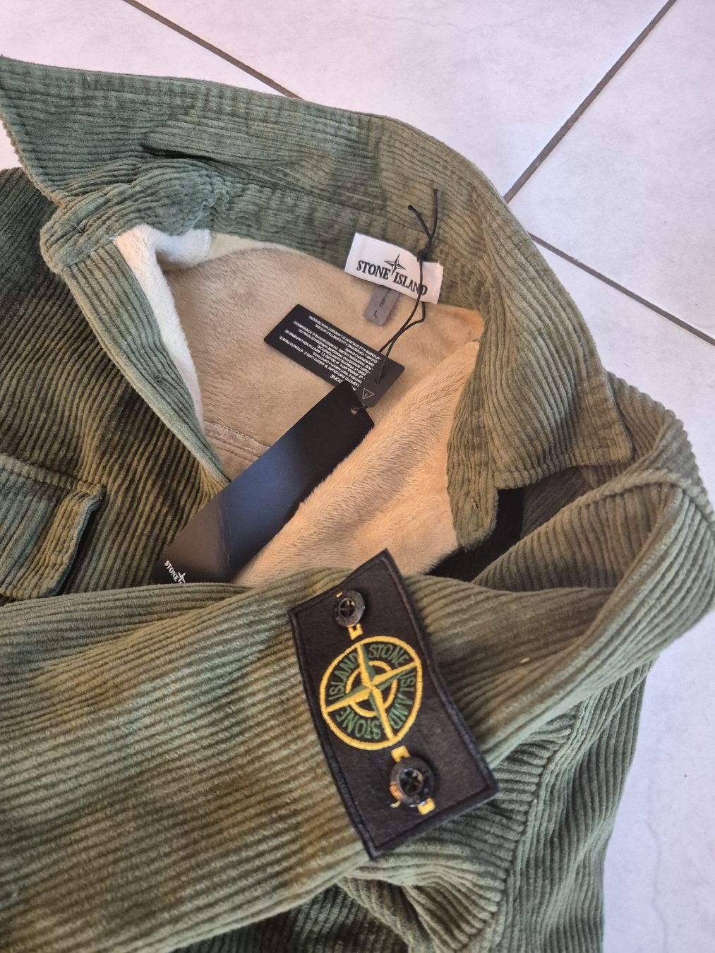 Stone Island Giacche: Stone Island Hemd Khaki Grösse, NEU – Nuovo e nell'imballaggio originale da Pieterlen venduto da Vane_ssa_92
