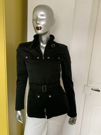 BELSTAFF: Neue exklusive, leichte, schwarze Outdoor-Jacke 36
