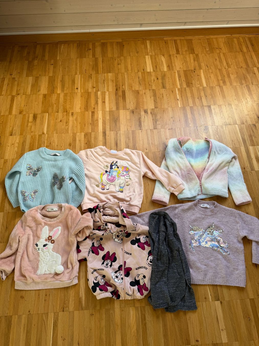 Pulls et sweat-shirts: Mädchen Pullover Grösse 110 – D'occasion à Kloten par phug