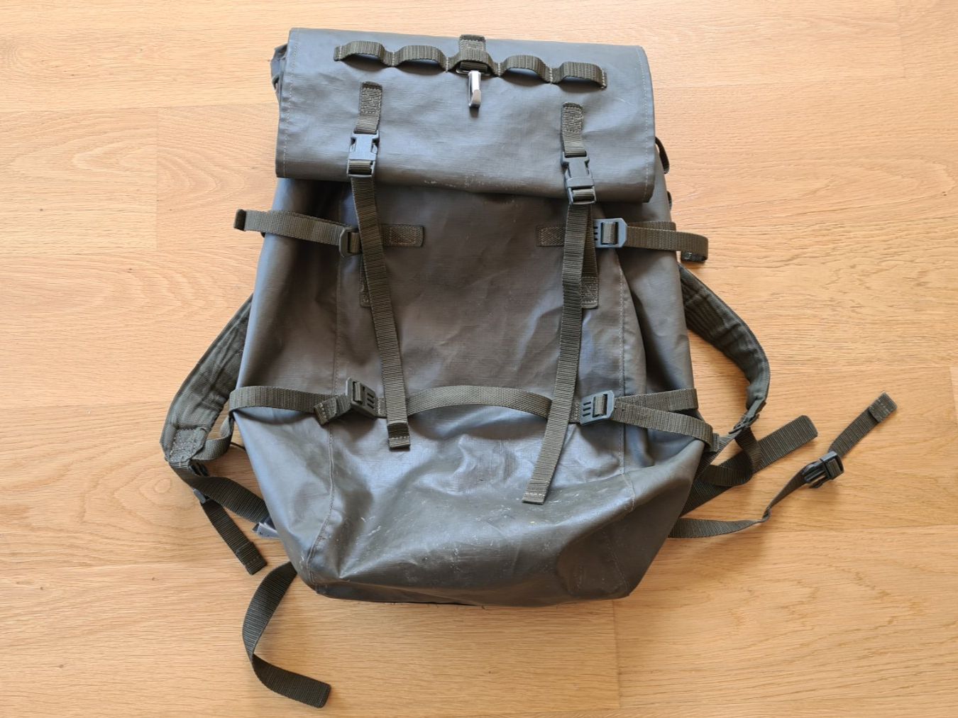 Schweizer Armee Zaini: Original Schweizer Armee Militär Kampfrucksack 90 – Usato da Winterthur venduto da stufaphi