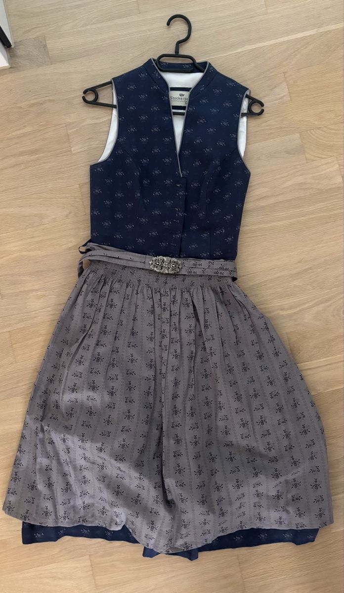 Costumi: Stockerpoint Dirndl Amalie Gr. 38 Blau/Grau – Usato da Geroldswil venduto da ele_7hkp