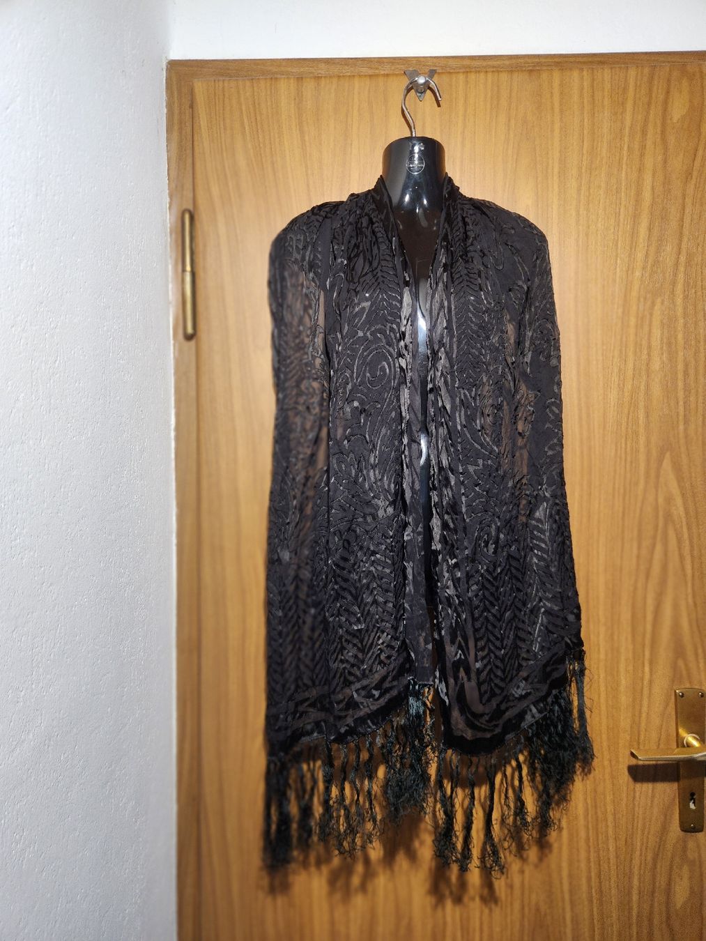 Esprit Foulards & écharpes: Écharpe   noire Esprit avec franges, chic – D'occasion à Niedergösgen par Eva2410
