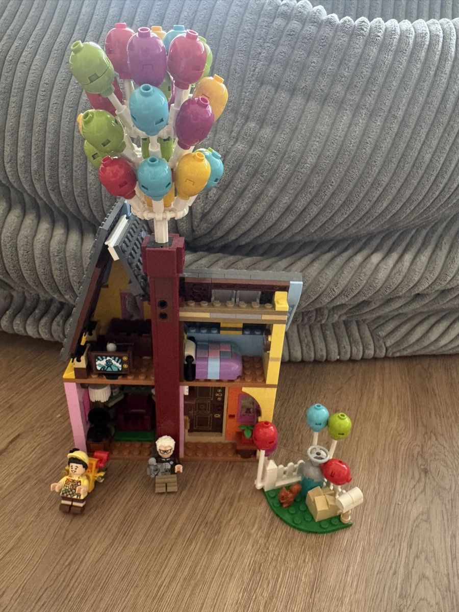 Lego Jeux de construction: Lego Carlss Haus mit Ballons  – D'occasion à Busswil BE par saaschaa__ 1