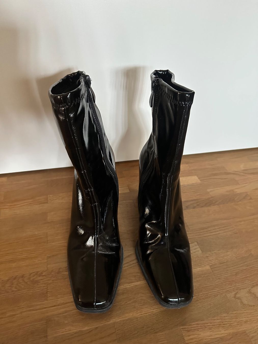 Chaussures femmes: Stiefeletten schwarz Lack – D'occasion à Aarau par anouk.bruderer 1