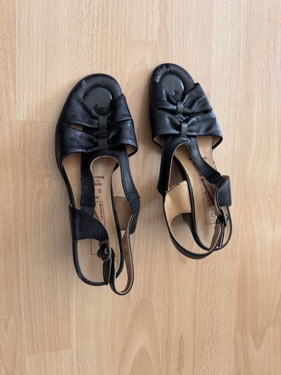 Scarpe da donna: Schwarze Echtleder Sandalen Medicus Inge – Usato da Zürich venduto da man_nq66 1