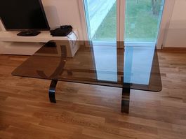 Couchtisch aus Glas und Metall