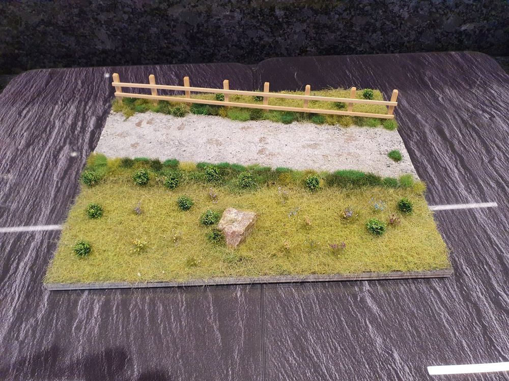 Diorama 1:32 Landwirtschaft Feldweg mit Zaun passt zu Fendt | Kaufen
