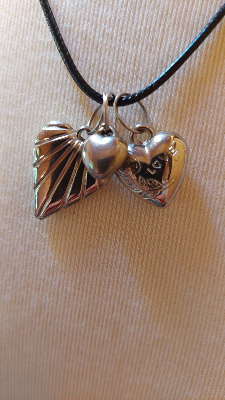 Catenine: Collier trois cœurs, liquidation boutique – Nuovo e nell'imballaggio originale da Marsens venduto da carobazar 1
