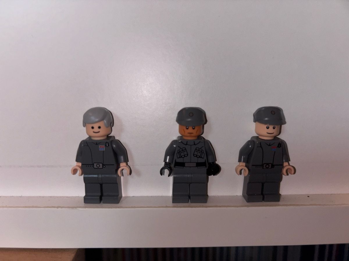 Lego Jeux de construction: Lego star wars Commandant minifigures – D'occasion à Pampigny par pq1_7r9w 1