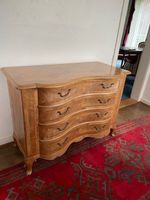 Barock Kommode geschweift, helles Holz, 4 Schubladen