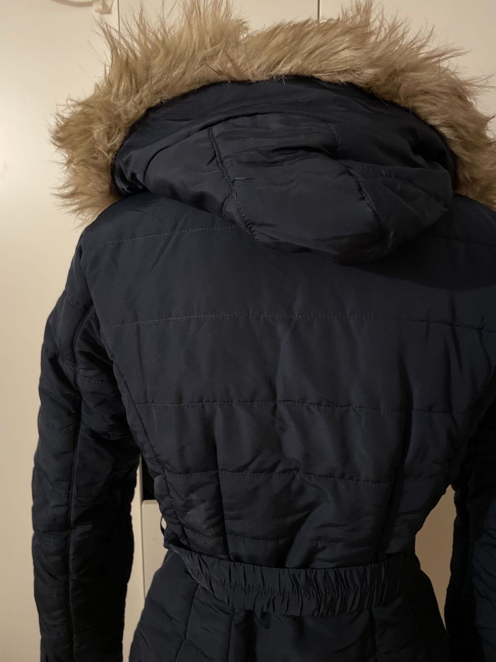 H&M Vestes: Navyblaue H&M Daunenjacke tailliert Gr. 36 – D'occasion à Frasnacht par GracyStore 2