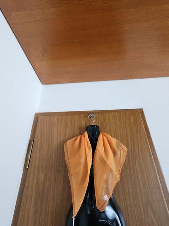 Foulard orange Monsoon en soie 100%