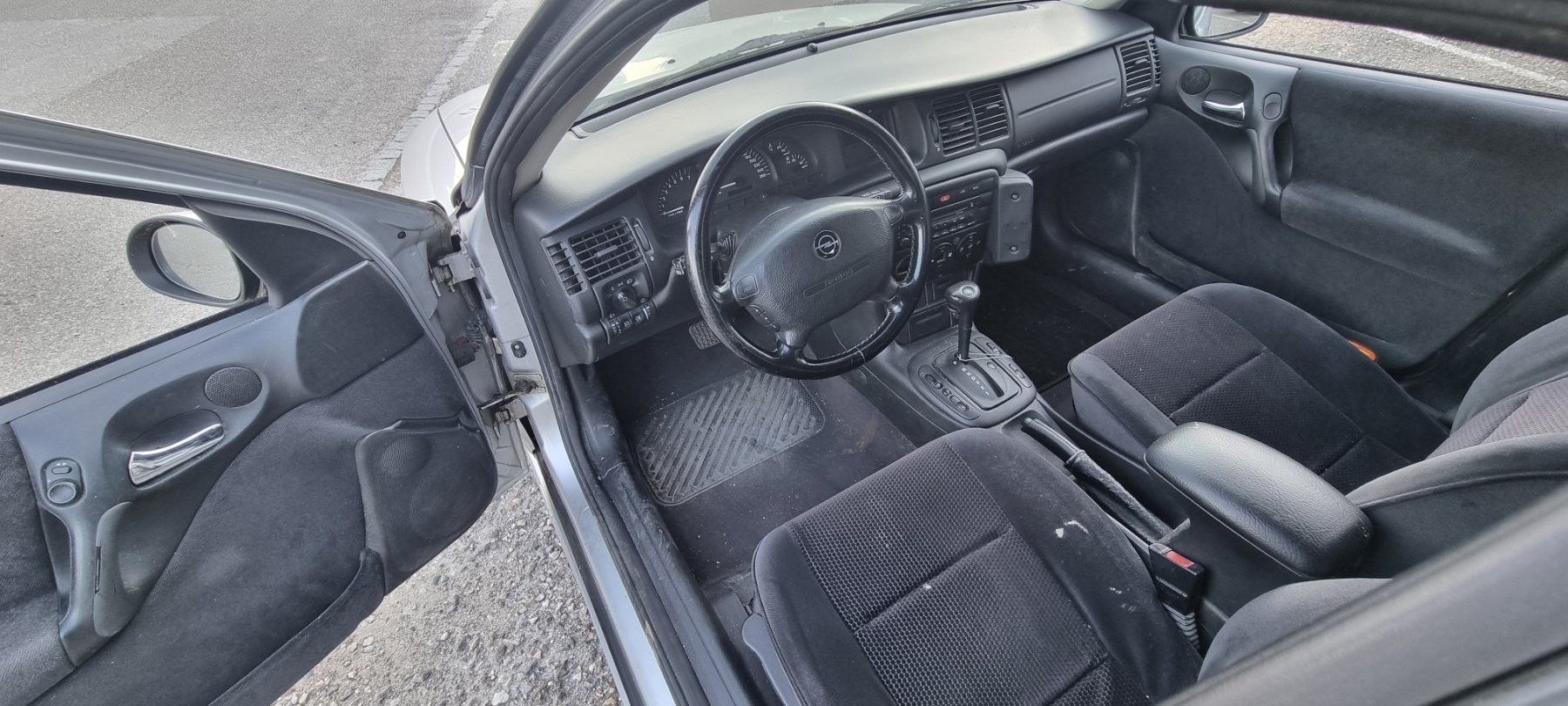 Opel Automobili: Opel Vectra Caravan 2.2l Automat – Difettoso da Safnern venduto da 1EJR8 5