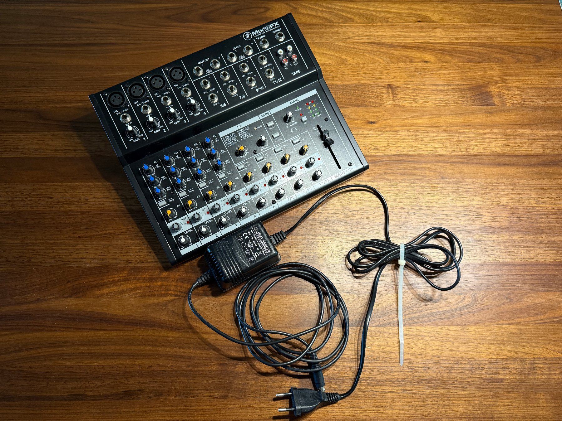 Mackie Console di mixaggio: Mackie Mix 12 FX – Usato da Horgen venduto da mas_px9x