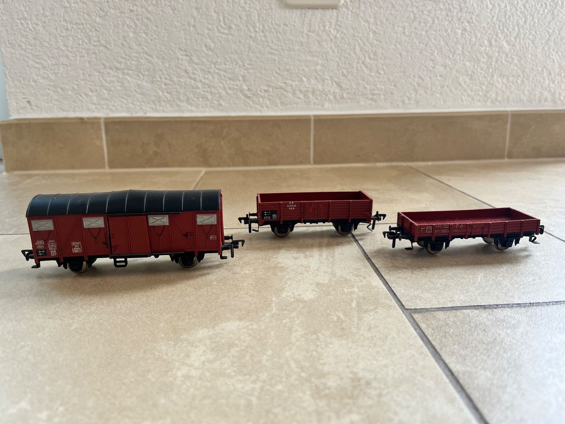 Fleischmann Modelleisenbahnen: Lot de 3 wagons marchandise Fleischmann – Gebraucht aus Gampelen von yoa_7t58