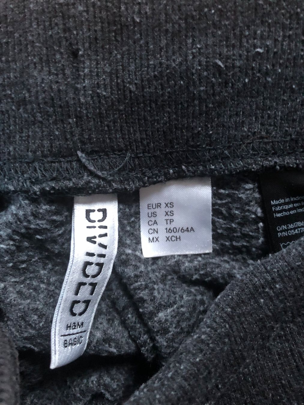 H&M Pantaloni: TRAINERHOSE DIVIDED XS H&M schwarz – Usato da Wattwil venduto da jopara 1
