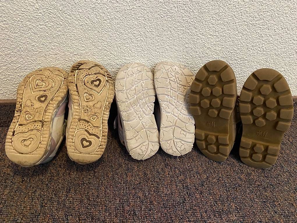 Scarpe per ragazzi: Diverse Marken Schuhe Grösse 23 24 25 – Usato da Allenwinden venduto da guetzli20 2