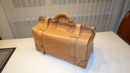 Ledertasche / Koffer zu Veteran-Fahrzeug