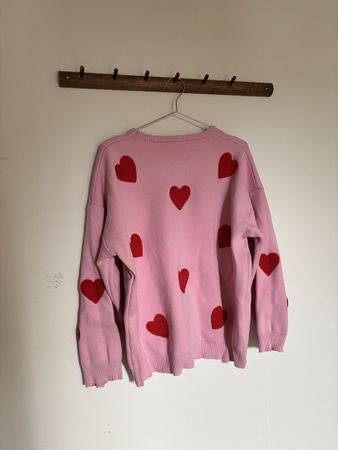 Rosa Strickpullover mit Herzen 