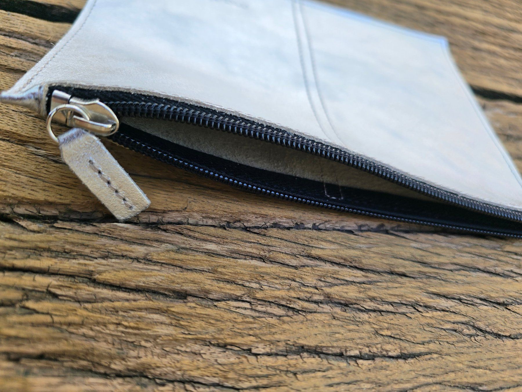 Sonstige Kleidung & Accessoires: Accessoires: Etui Leder silber glänzend-MACHARTEN – Neu (gemäss Beschreibung) aus Romanshorn von Rachacha 3