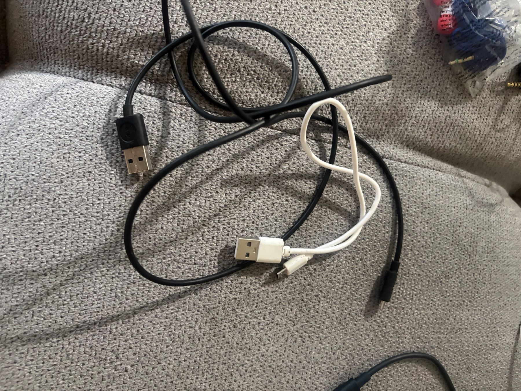 Câbles: Lot USB Kabel, Glasfaser und Kopfhörer – D'occasion à Luzern par Fusspilze 2