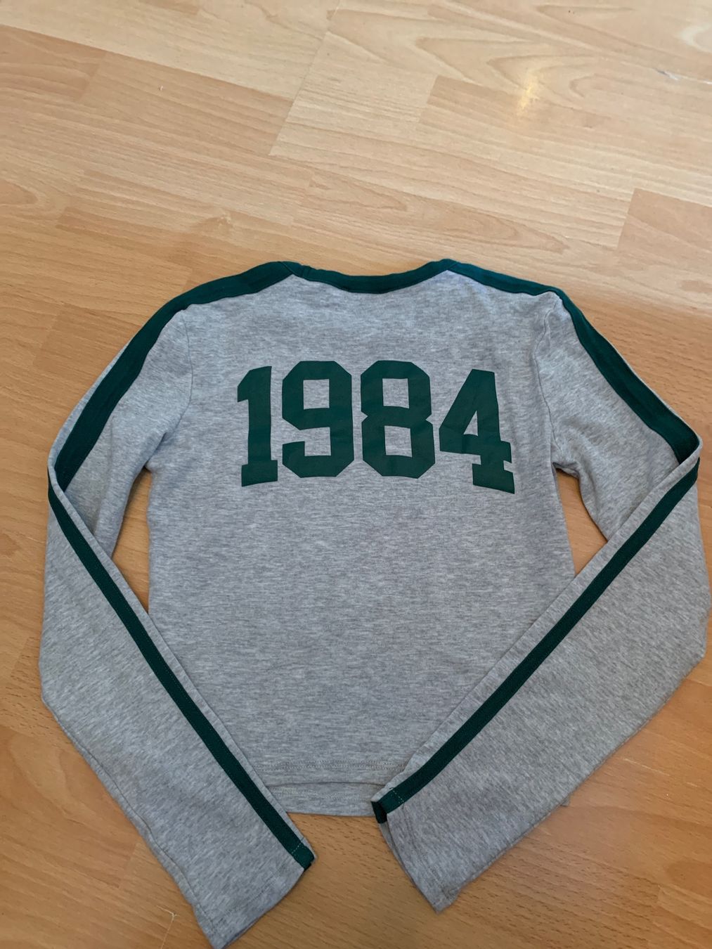 Top: Joli crop top taille xs – Usato da MEYRIN venduto da Gwendo10 1