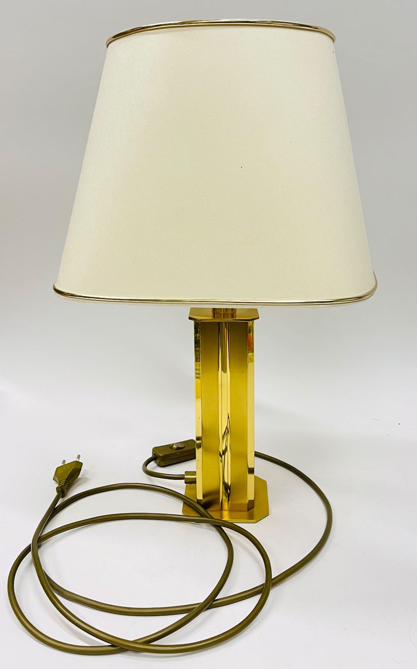 Lampade: Elegante Messing Tischlampe mit Schirm – Usato da Olten venduto da ELHANDEL