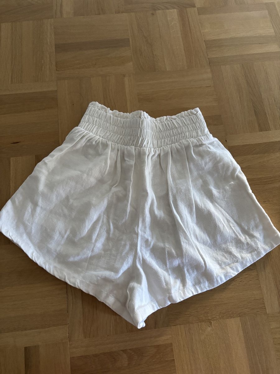 Bershka Pantaloni: Kurze Hose / Shorts / Hot Pants – Usato da Basel venduto da rebecca_b