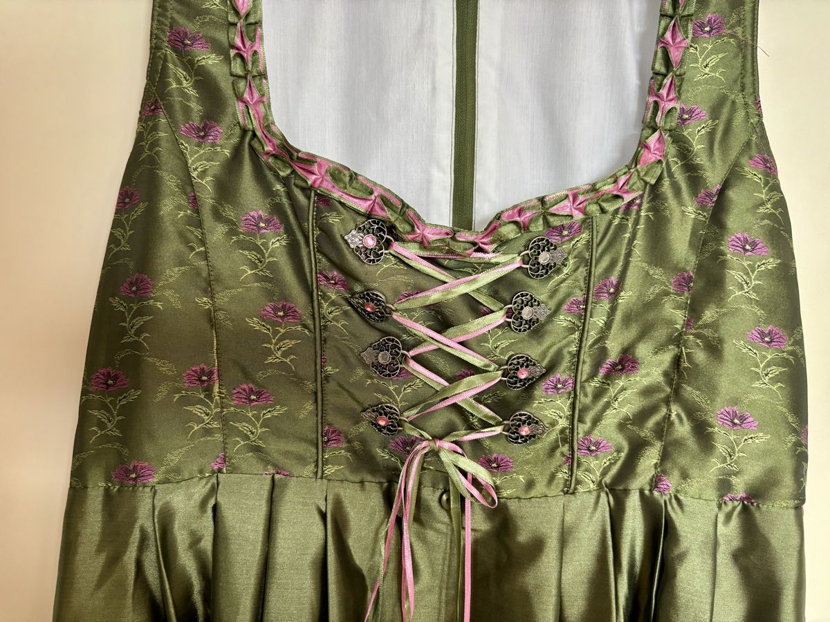 Kleider: Fesches Dirndl dunkelgrün pink – Gebraucht aus Uetikon am See von ansi2601 3