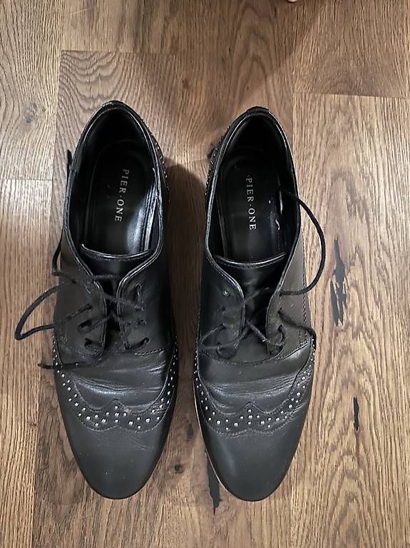 Chaussures femmes: Schnürschuhe Damen schwarz Leder Grösse 40 – D'occasion à Zürich par kat_tl7x