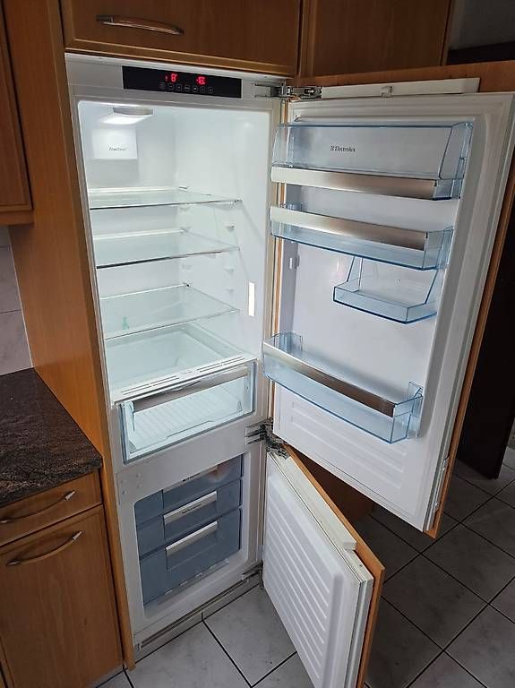 V-Zug Frigoriferi: Electrolux Einbaukühlschrank mit Gefrierfach  CH-Norm 55cm – Usato da Giswil venduto da vid_2jzw