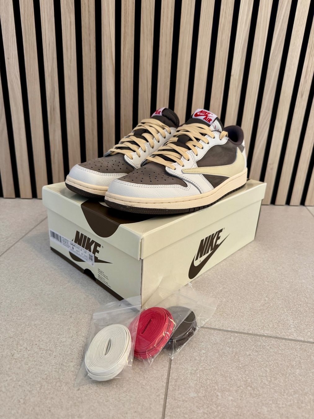 Nike Herrenschuhe: Nike Travis Scott Reverse Mocha - Gr. 42.5 – Gebraucht aus Illnau von