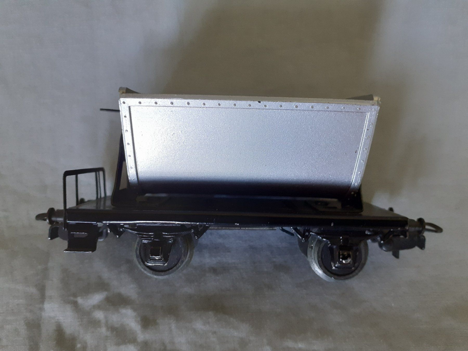 Märklin Modelleisenbahnen: Märklin Kipplore – Gebraucht aus Luzern von  1